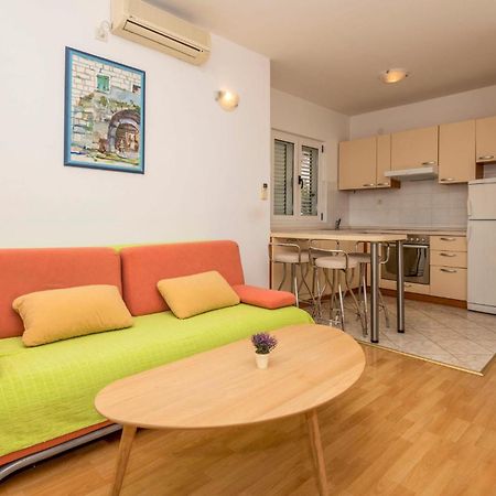 Lovely Apartment In Makarska With Kitchen Dış mekan fotoğraf