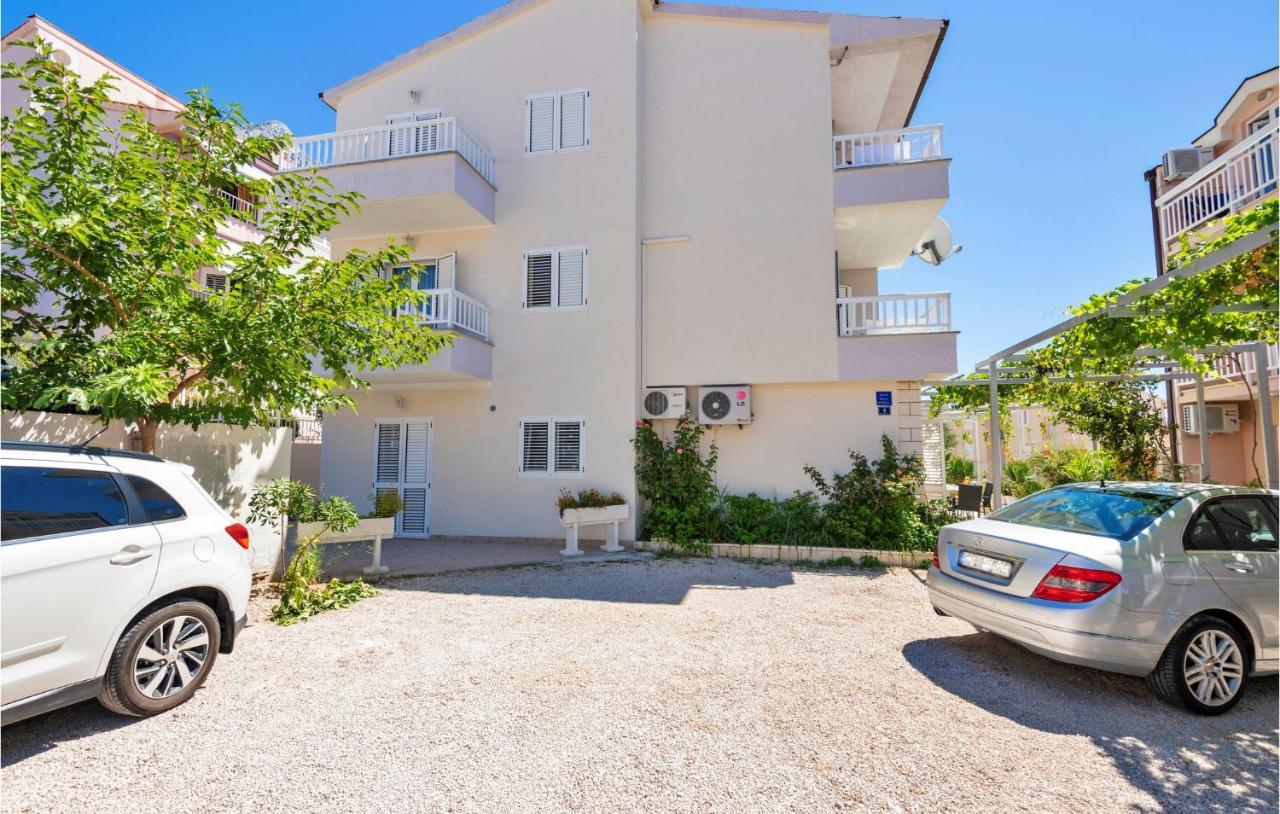 Lovely Apartment In Makarska With Kitchen Dış mekan fotoğraf