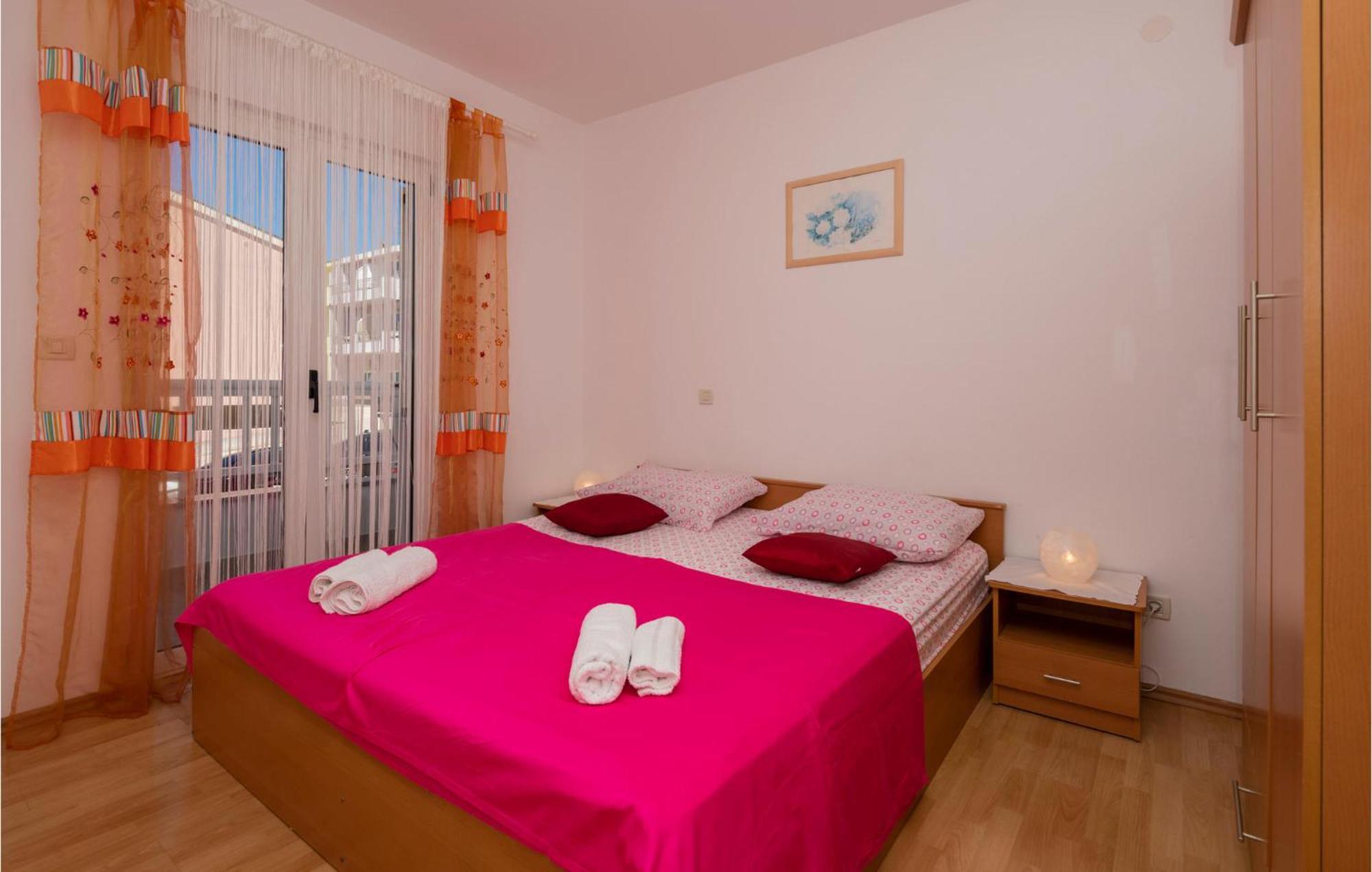 Lovely Apartment In Makarska With Kitchen Dış mekan fotoğraf