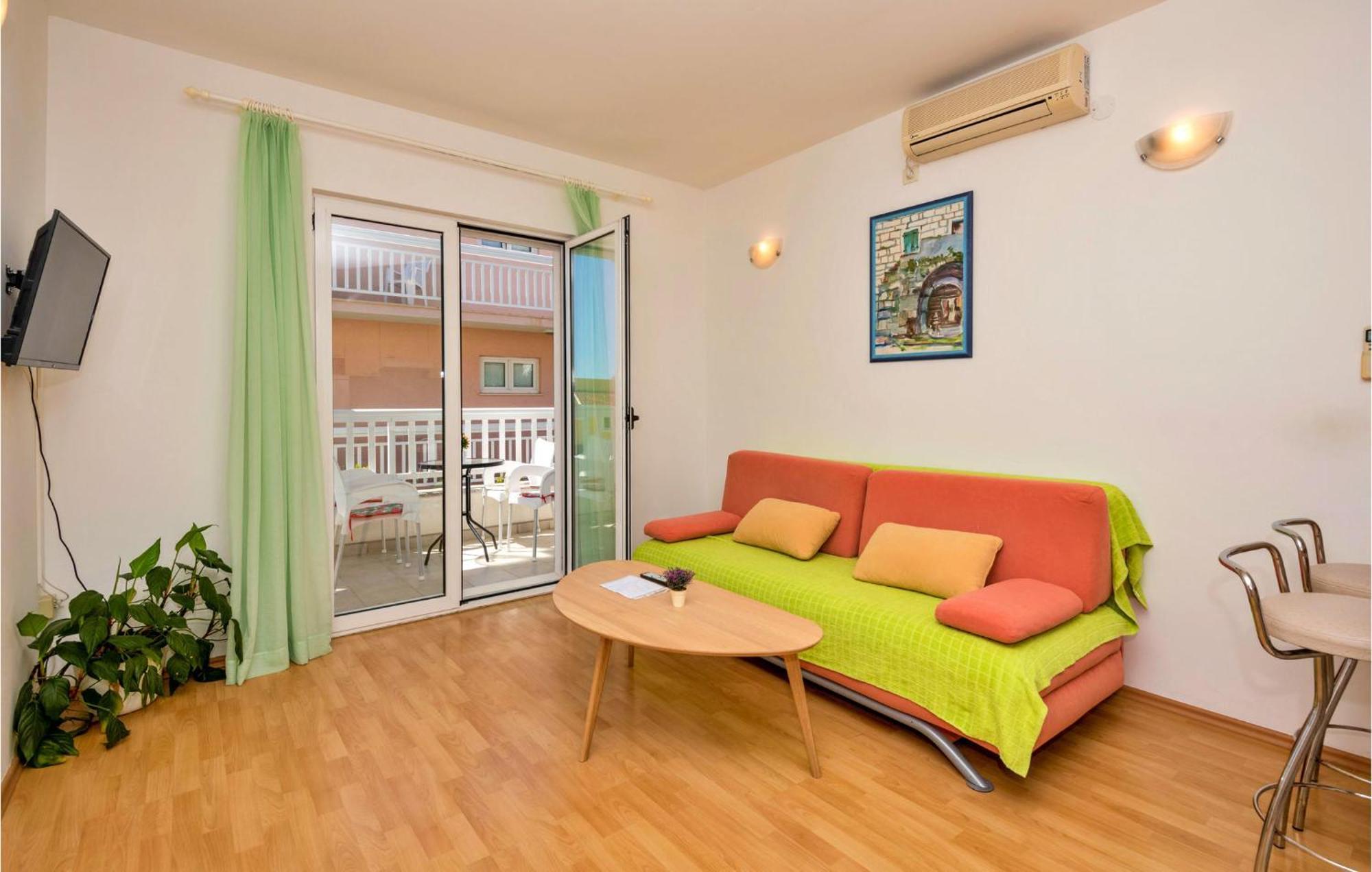Lovely Apartment In Makarska With Kitchen Dış mekan fotoğraf